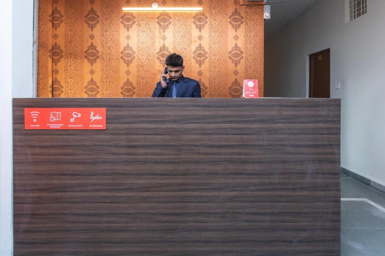 Oyo 18571 Ashoka Resort Indore Exterior foto